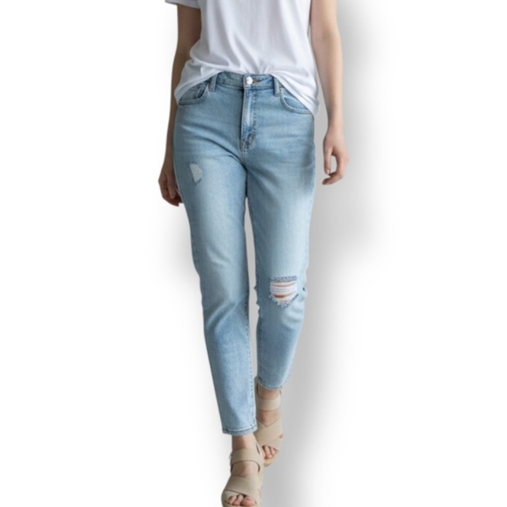 4/$20 Celebrity Pink “The Spice” Distressed Button-Fly Ankle Jeans 27” Inseam